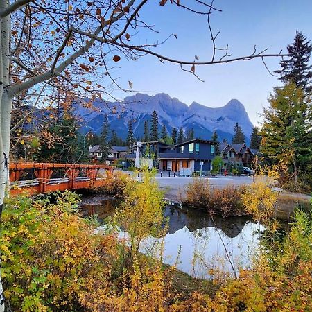 Luxurious Rundle Cliffs Lodge In Spring Creek Canmore Eksteriør billede