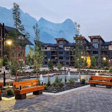 Luxurious Rundle Cliffs Lodge In Spring Creek Canmore Eksteriør billede